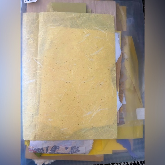 The yellow art paper bundle - Picture 2 of 2